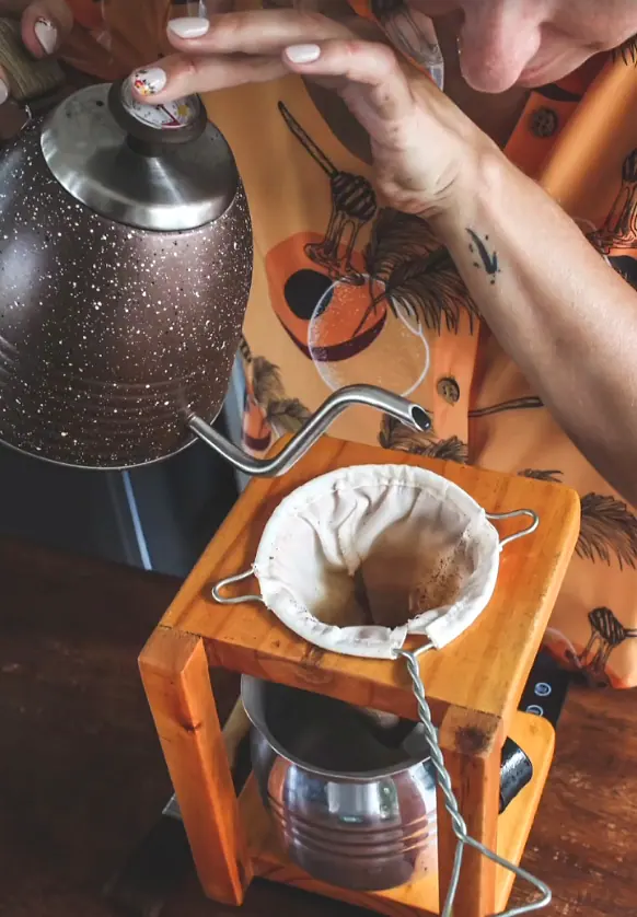 Tinto made the traditional way: hot water poured from a kettle through a cloth filter on a wooden stand.